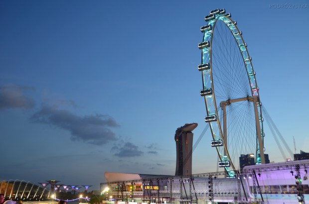 Singapur, parada Chingay 2015, widok z trybun Pit Building F1