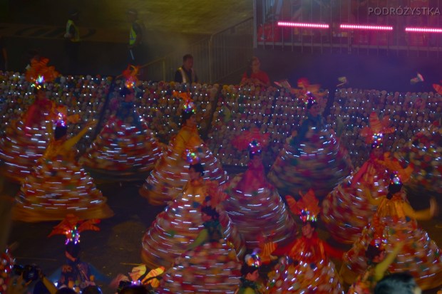 Singapur, parada Chingay 2015, świecące sukienki