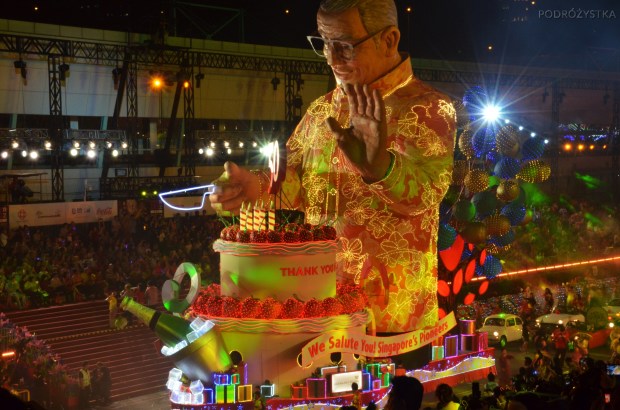Singapur, parada Chingay 2015, tort na 50-te urodziny SIngapuru