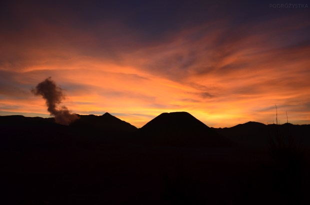 Indonezja, wyspa Java, okolice wulkanu Bromo, zachód słońca