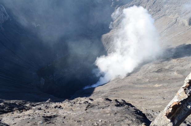 Indonezja, wyspa Java, wulkan Bromo, wnętrze krateru