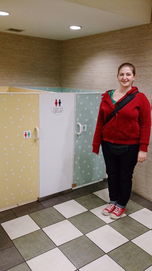 Tajwan, lotnisko podczas międzylądowania w drodze do Japonii, toaleta dla najmłodszych (najniższych?)