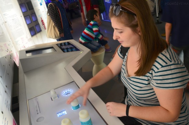 Japonia, Tokio, Mirai-kan (Centrum Nauki), rozbrajam struktury DNA