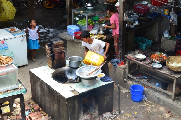 Birma, Amarapura, kuchnia bardziej polowa przy U-Bein Bridge