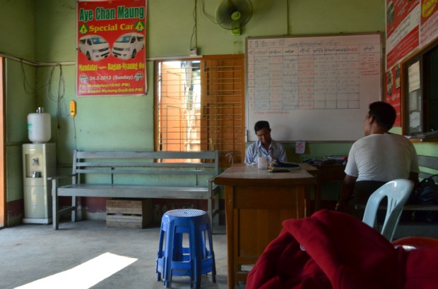 Birma, Mandalay, poczekalnia autobusowa