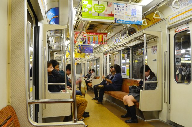 Japonia, Tokio, reklamy w metrze