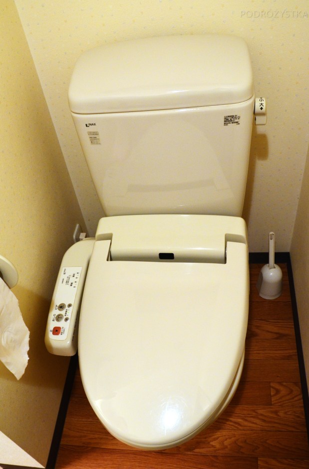 Japonia, magiczny tron z podgrzewaną deską