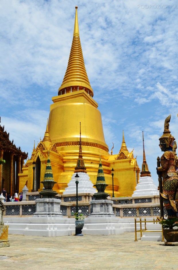 Tajlandia, Bangkok, Grand Palace - Pałac królewski, Phra Si Rattana Chedi na terenie świątyni Wat Phra Kaew